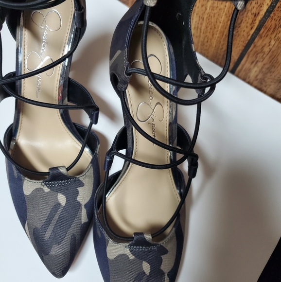 Heels - Picture 2 of 4